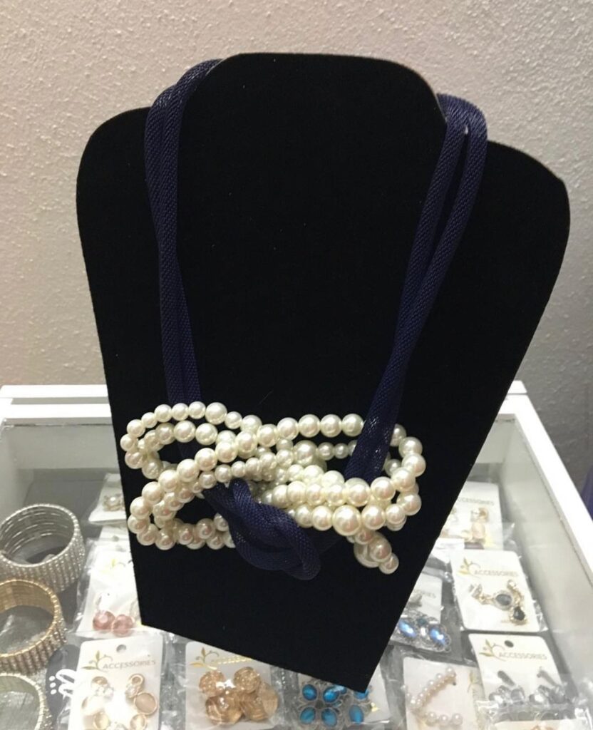 COLLAR AZUL MARINO