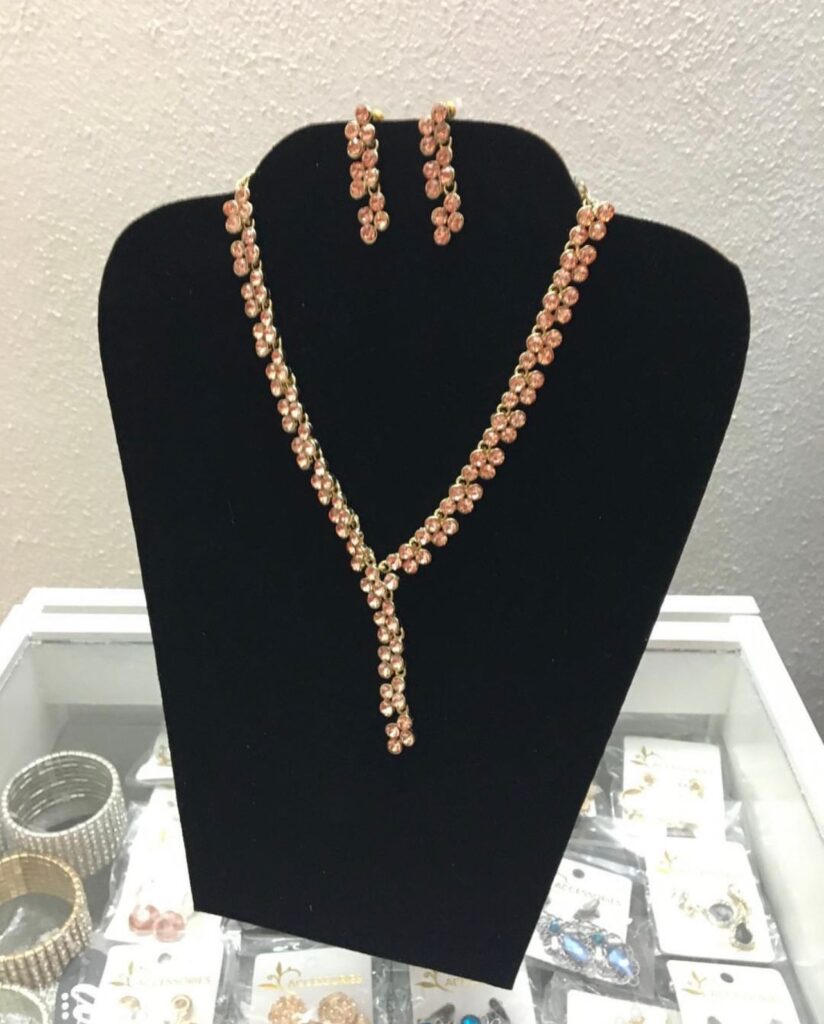 GARGANTILLA CON ARETES
