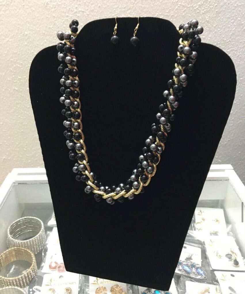COLLAR CON ARETES
