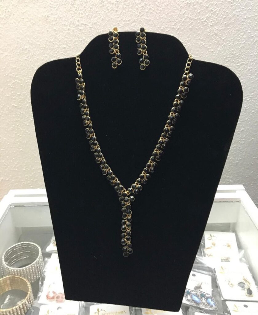 GARGANTILLA CON ARETES