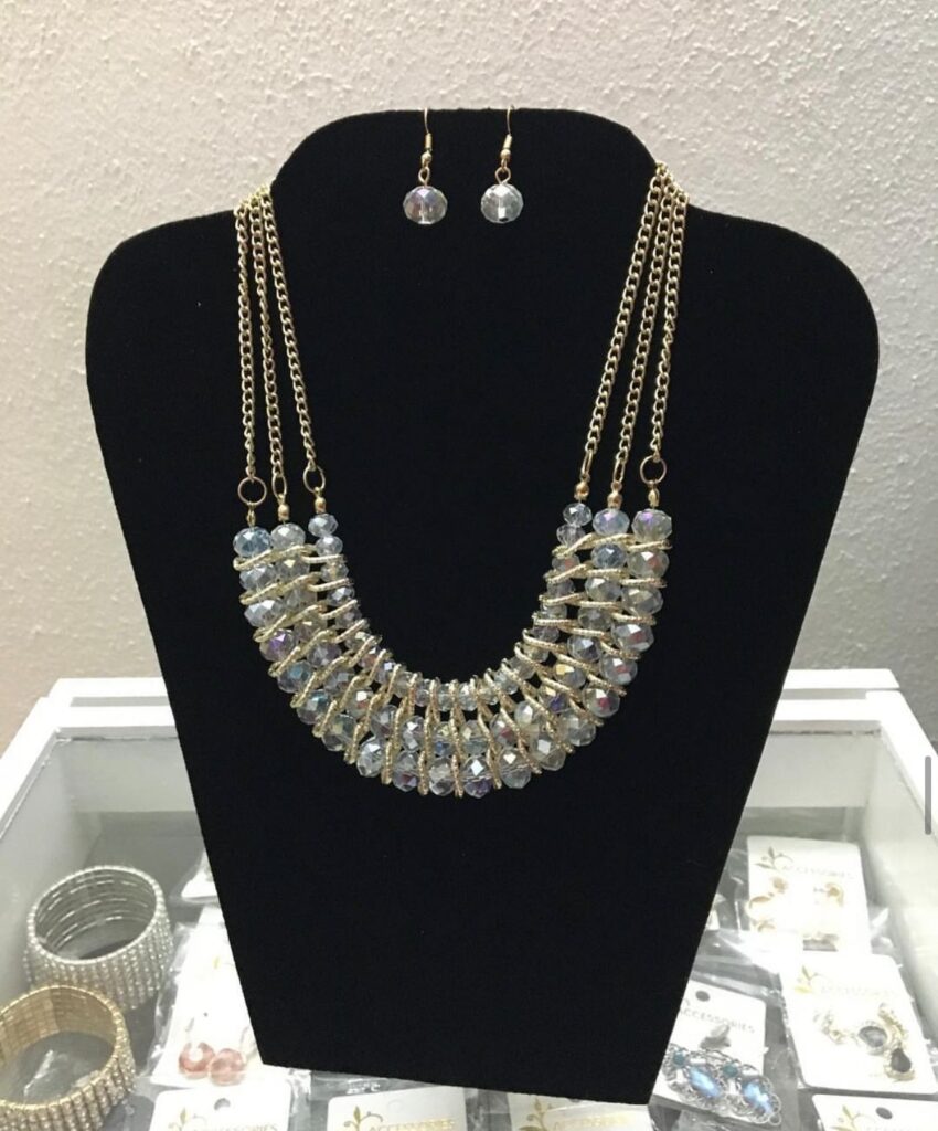 COLLAR CON ARETES